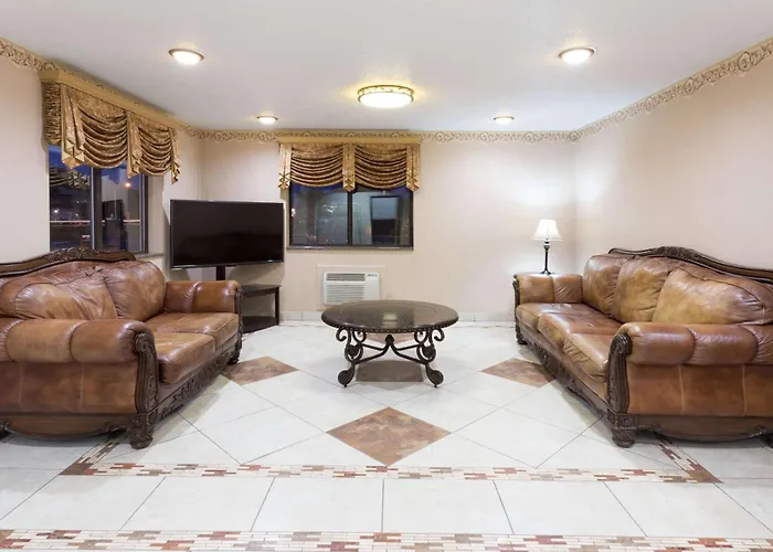 Super 8 By Wyndham Sterling Area 2*