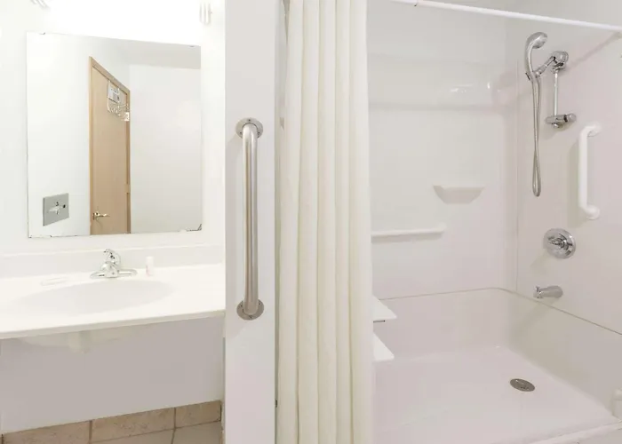 Super 8 By Wyndham Sterling Area Hotel 2*